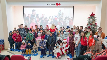De 10 ani la <em class='ep-highlight'>Antibiotice</em> magia Crăciunului aduce bucurie copiilor
