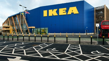 Alertă alimentară la Ikea! Un obiect metalic a fost găsit într-un tort
