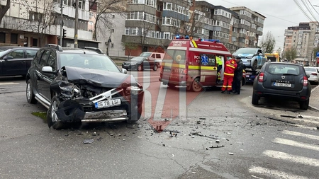 Accident rutier în capăt Canta. Două autoturisme Dacia au intrat în coliziune. Un bărbat a fost rănit - EXCLUSIV, FOTO, VIDEO