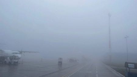 Atenţie! Programul de zbor pentru mai multe curse suferă modificări din cauza ceţii, la Aeroportul Internaţional Iaşi