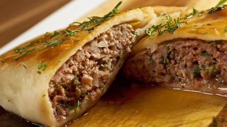 Plăcintă cu carne tocată. Rețeta unui preparat delicios și rafinat