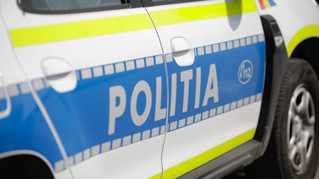 Un bărbat din Olt a fost arestat după ce a aruncat cu pietre şi cu un topor spre un echipaj de poliţie