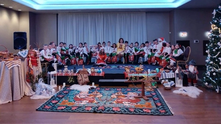 Elevii de la Școala Gimnazială „Titu Maiorescu” din Iași au organizat „O șezătoare în ajun de Crăciun” - FOTO, VIDEO