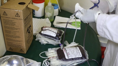 Părinții unui copil bolnav din Noua Zeelandă refuză total transfuziile de sânge de la vaccinați