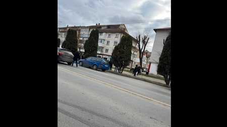 Accident rutier în Podu Iloaiei. Trei autoturisme au intrat în coliziune - FOTO, UPDATE