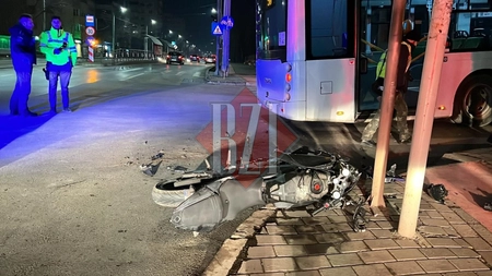Accident rutier în municipiul Iași. Au fost implicate o motocicletă și un autobuz - EXCLUSIV, FOTO