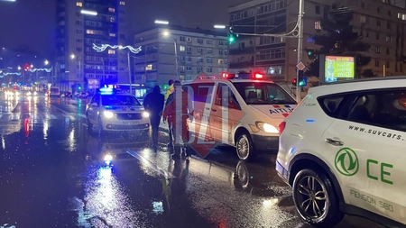 Accident rutier pe Independenței! O femeie a fost lovită de o mașină după ce a traversat neregulamentar - EXCLUSIV, FOTO, VIDEO
