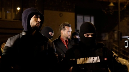 În momentul arestării, frații Tate au făcut un semn bizar cu degetele. Ce reprezintă de fapt acesta