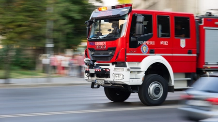 Incendiu în comuna Comarna! O persoană a ajuns la spital!