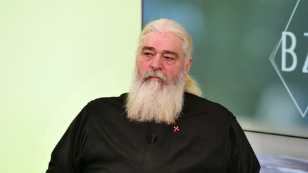 Care este semnificația purtării cruciuliței? Părintele Calistrat Chifan: „Este piatra și nestemata cea mai de preț, pe care s-a răstignit Hristos” - VIDEO