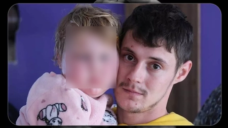 Povestea care provoacă fiori! O fetiță de numai 3 ani, abandonată de mamă, trece prin cel mai mare coșmar al vieții sale. Tatăl: „Mă rog să trăiască cât mai mult” – FOTO