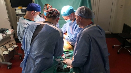 O interveție de anvergură a fost efectuată de o echipă mixtă, formată din medici chirurgi vasculari de la Iași și Bacău