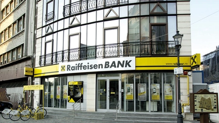 Acţiunile Raiffeisen Bank International se prăbușesc vizibil sub spectrul acuzațiilor de afaceri controversate cu Rusia