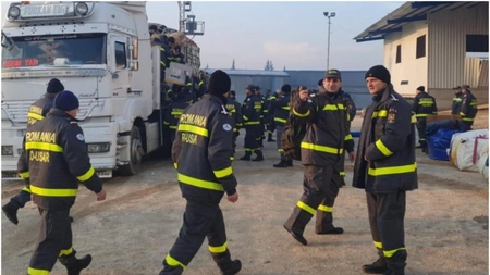 Prima misiune a salvatorilor români în Turcia. Părinţii au fost scoşi în viaţă, dar copilul a murit