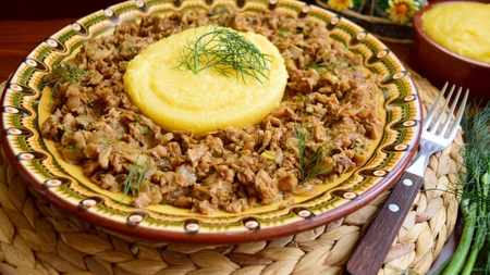 Tocăniță de hribi ca în Bucovina. Rețeta tradițională cu care vei obține un adevărat deliciu la tine în bucătărie