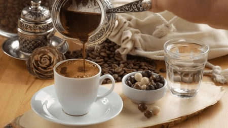 Cea mai bună cafea turcească. Trucuri care te vor ajuta să obții o cafea aromată