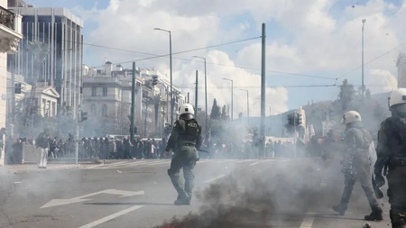Ciocniri între poliție și un grup de protestatri în Grecia după accidentul feroviar