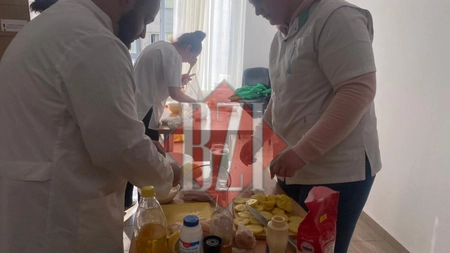 Zeci de studenți s-au întrecut în arta culinară. Preparatele așteaptă să fie degustate de către jurați - FOTO