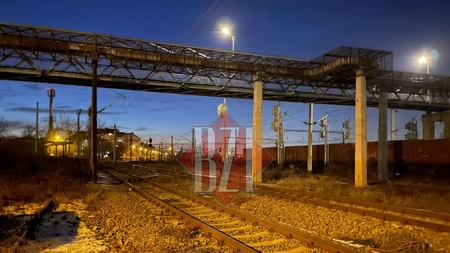 Tragedie într-o familie din Iași! Adolescentul de 16 ani, electrocutat după ce a căzut de pe o pasarelă pietonală, și-a pierdut viața. „Ai fost un frate și copil perfect!”