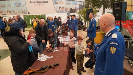 3 aprilie - Ziua Jandarmeriei Române. Inspectoratul de Jandarmi Județean Iași, eveniment organizat la Palas Mall - GALERIE FOTO