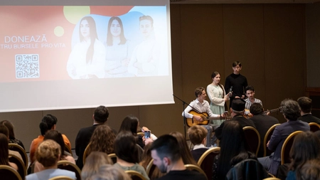 Campanie de strângere de fonduri pentru 100 de copii și tineri excepționali din Iași, Botoșani și Neamț - FOTO