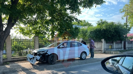 Accident rutier cu două autoturisme implicate în Lunca Cetățuii, județul Iași  - EXCLUSIV