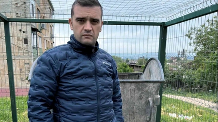 Drama unei adolescente nevoite să caute prin gunoaie. „Nu furăm, trăim și noi cum putem”