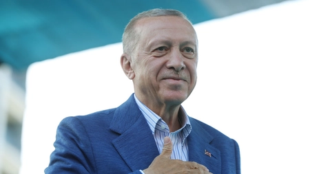 Victoria lui Erdogan ar întări domnia unui lider care a transformat Turcia. Cei doi candidaţi îşi propun să atragă aproximativ 8 milioane de alegători