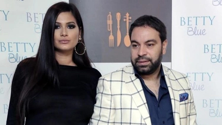 Florin Salam, Roxana Dobre și copiii, apariție rară în centrul Bucureștiului. Oamenii s-au strâns în jurul lor