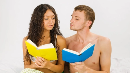 Intimitate si imaginatie: Iata ce carti erotice sunt la moda vara aceasta!