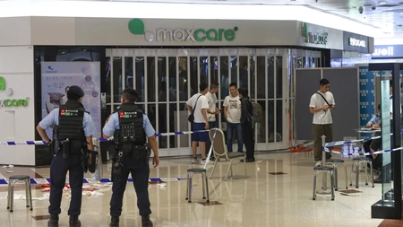 Două femei au murit după ce au fost înjunghiate de un bărbat într-un mall din Hong Kong