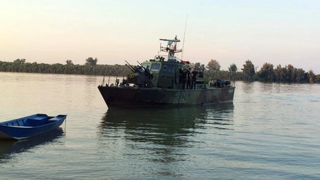 Ministerul Mediului, Apelor și Pădurilor, în alertă! <em class='ep-highlight'>Peste</em> 30 de tone de produse petroliere scurse de la o navă vin spre România - FOTO