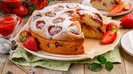 Pandișpan cu căpșuni. Deliciul perfect în zilele de vară