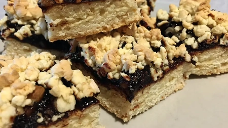 Prăjitură cu gem de post. Cum să adaugi dulceață și prospețime desertului preferat?