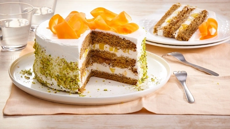 Tort cu morcovi. Cum să pregătești cea mai delicioasă glazură pentru acest desert deosebit?