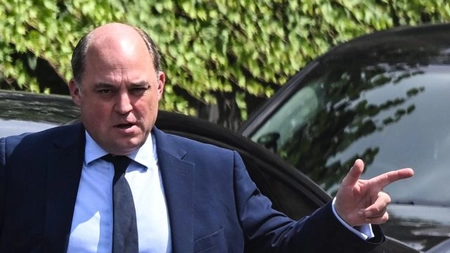 Ministrul britanic al Apărării spune că au fost interpretate greşit comentariile sale aparent critice la adresa Ucrainei