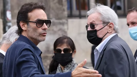 Alain Delon ar fi fost izolat după ce a suferit un accident vascular. Copiii actorului aduc acuzații îngrijitoarei japoneze