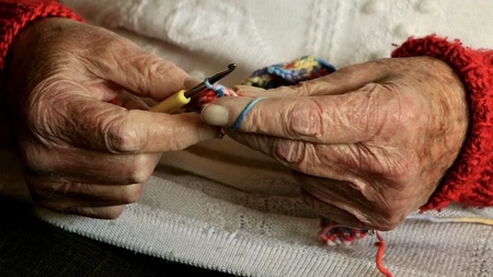 O fostă asistentă de la azilul din Afumați dezvăluie cum bătrânii erau bătuți și lăsați fără mâncare