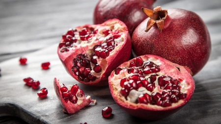 Când se mănâncă rodia, dimineața sau seara? Beneficiile neștiute ale fructului exotic