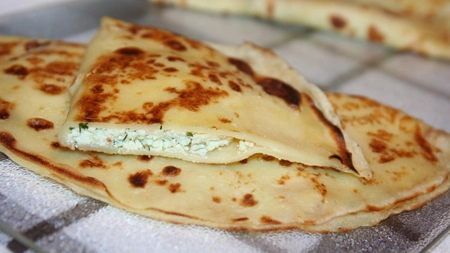 Clătite cu urdă și mărar. Deliciul perfect în sezonul de vară