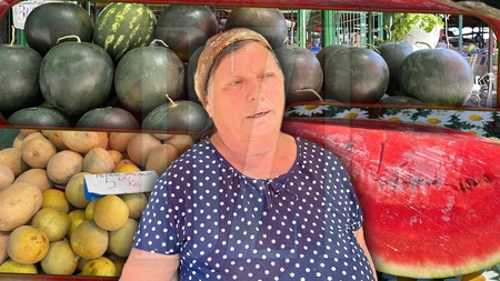 Pentru tanti Aurica fiecare bănuț contează. De 14 ani doarme sub taraba din Alexandru cel Bun, până vinde toți pepenii de Dăbuleni: „Avem două paturi care se strâng și le punem aici, în piață” - GALERIE FOTO