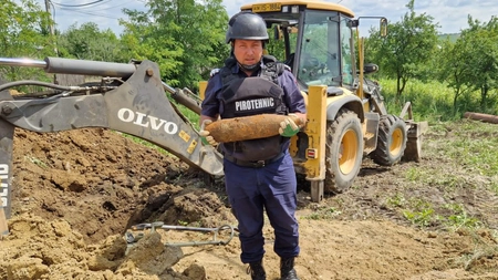 Echipa pirotehnică a ISU Iași a intervenit pentru asanarea unui element de muniție descoperit în comuna Popești