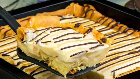 Eclere la tavă. Rețeta marilor bucătari pentru un desert rafinat
