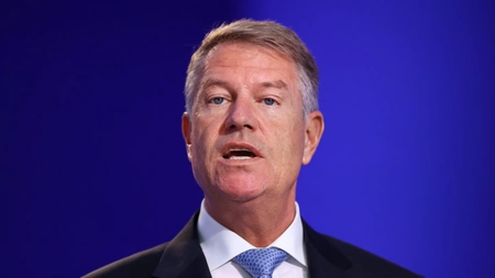 Klaus Iohannis a semnat! Orice act sexual cu un minor sub 16 ani este considerat viol, dacă diferența de vârstă dintre cele două persoane e mai mare de 5 ani