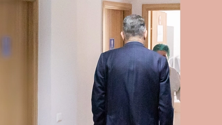 Marcel Ciolacu i-a vizitat pe bătrânii umiliți în 'azilele groazei': 