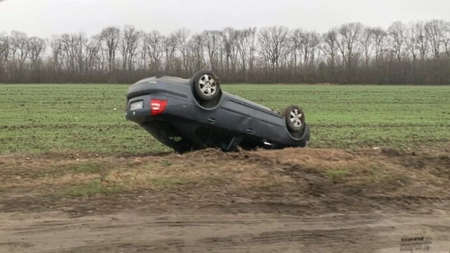 Incident în județul Iași. Un autoturism s-a răsturnat în satul Chicerea