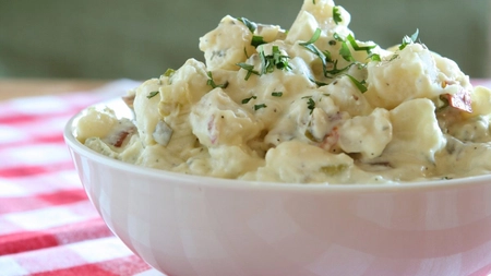 Salata a la Russe. Idei deosebite pentru a servi deliciul la petrecere