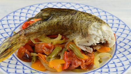 Știuca la cuptor după rețeta bucătarilor de renume. Pregătește un preparat exact ca în restaurant la tine acasă