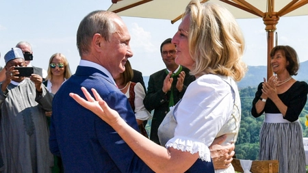 Fosta șefă a diplomației Austriei, care a dansat cu Putin la propria nuntă, s-a mutat în Rusia