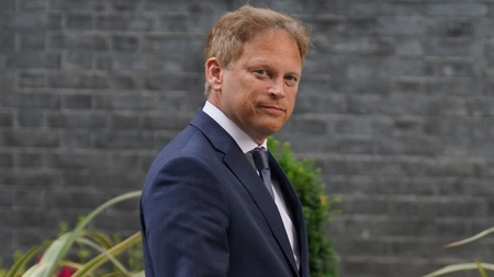 Guvernul britanic l-a numit pe Grant Shapps în funcţia de ministru al Apărării